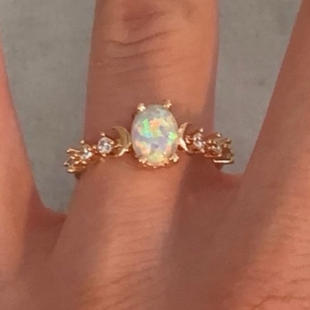 Rose Gold Opal Moon Crystal Ring Size 7 Brand New

Brand New - Picture 4 of 6